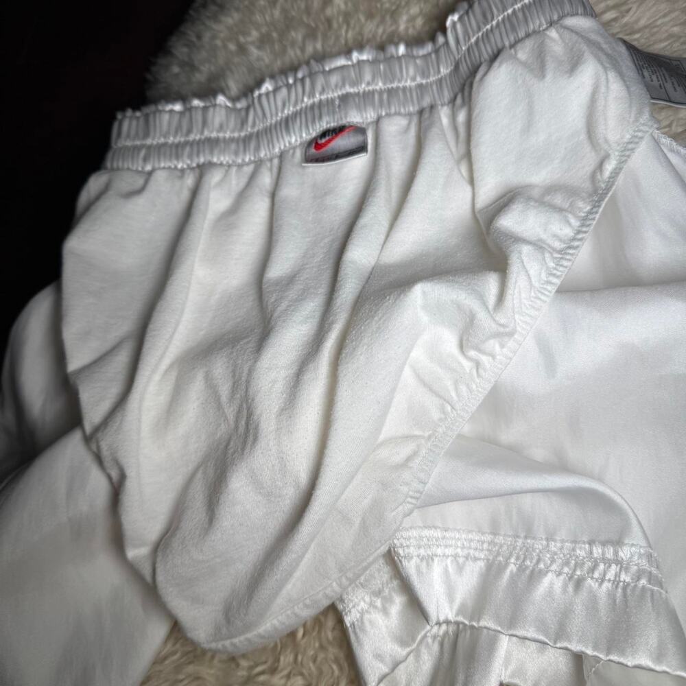 💥 y2k Vintage rare nike white silky shorts unisex small workout gym d5 - Picture 7 of 7